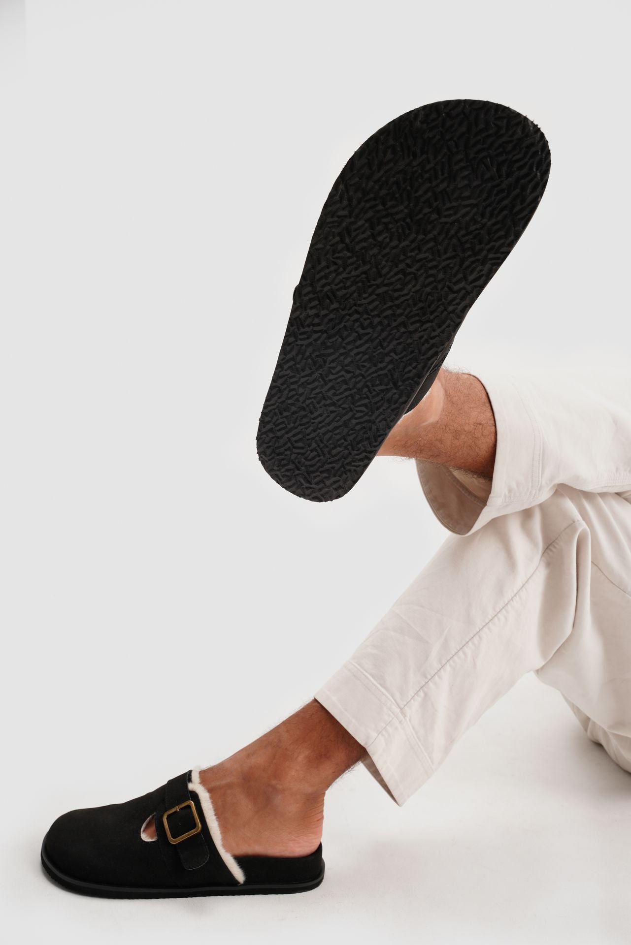 CLOG VEGAN SUEDE TRUFFLED BLACK