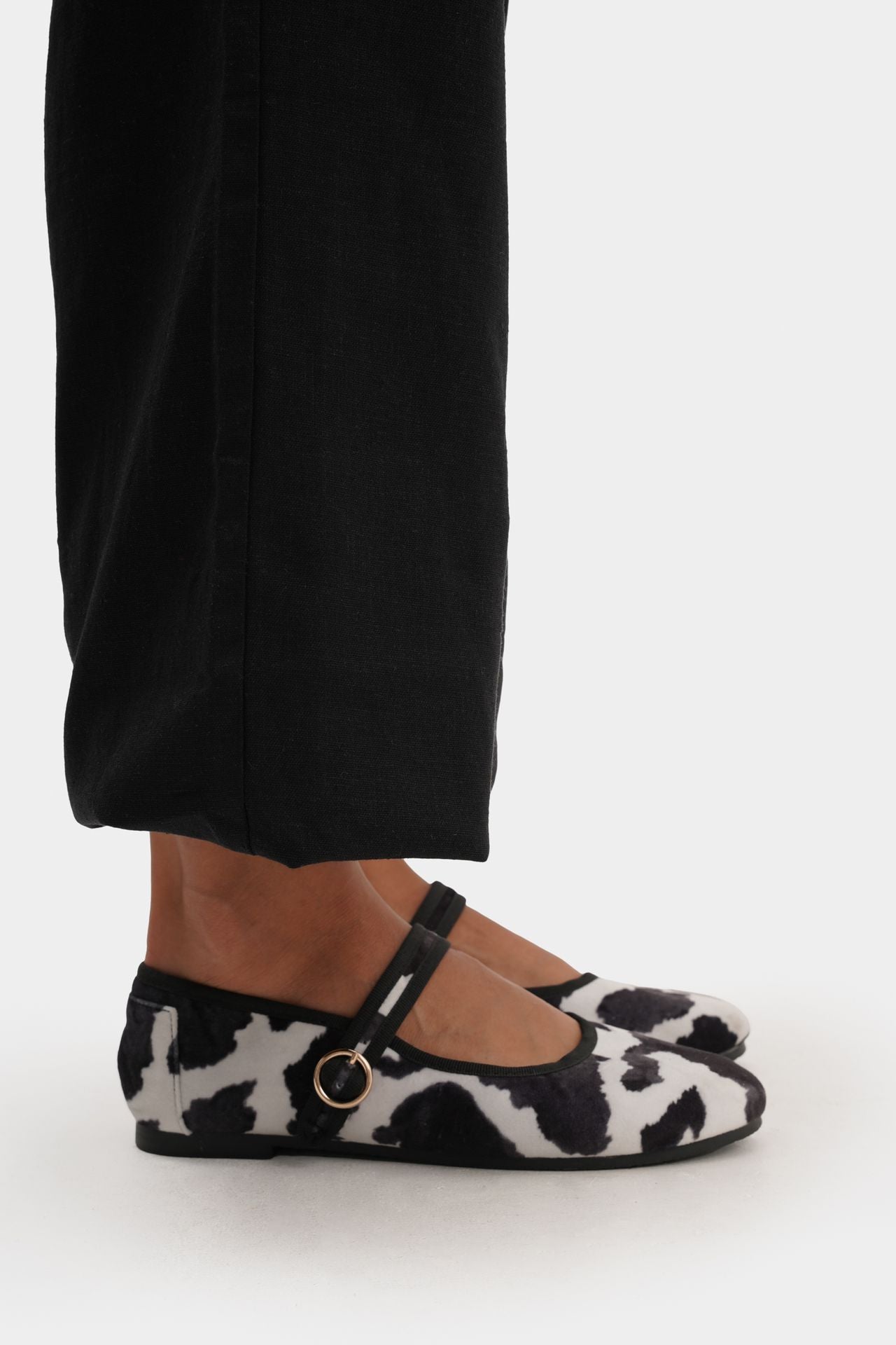 MARY JANE VELVET COW BLACK