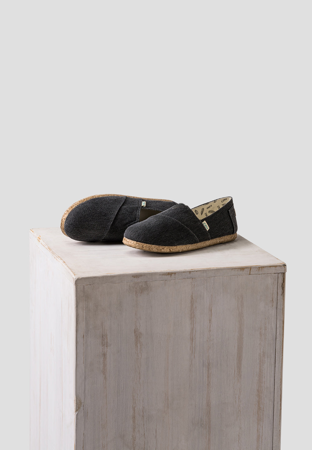 CLASSIC ESSENTIAL CHARCOAL