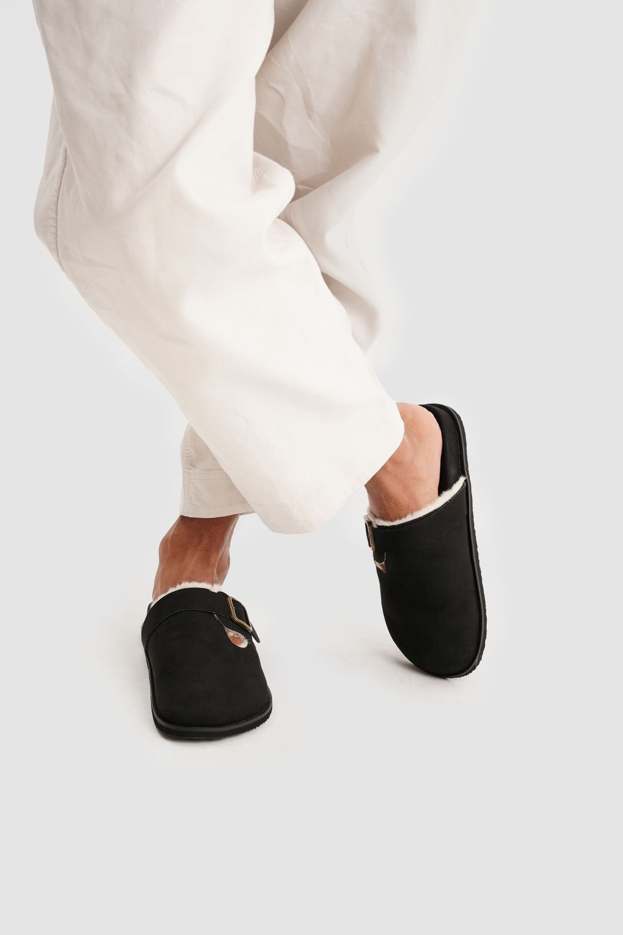 CLOG VEGAN SUEDE TRUFFLED BLACK