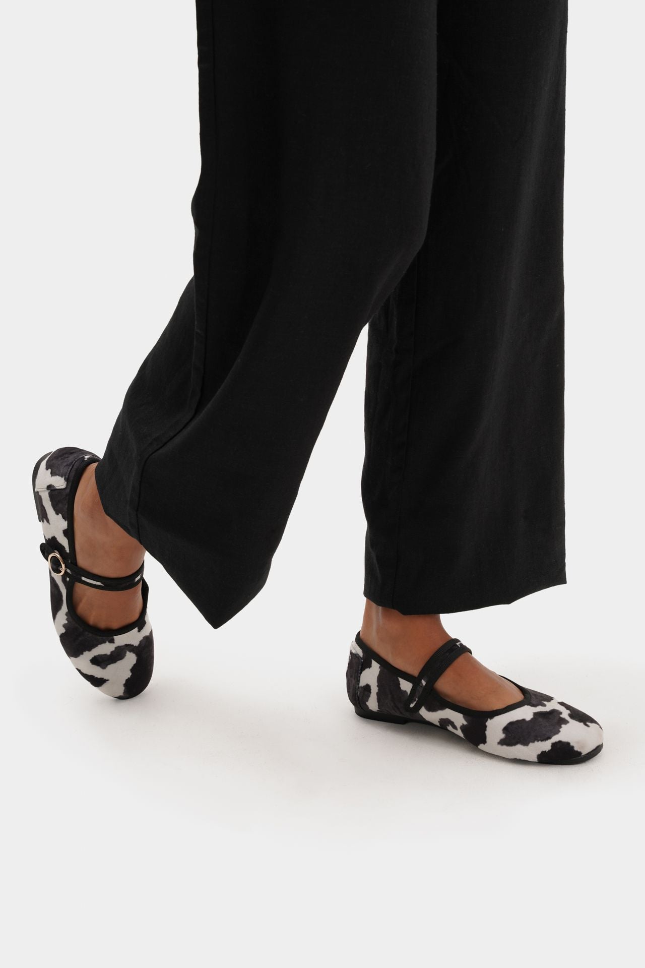 MARY JANE VELVET COW BLACK