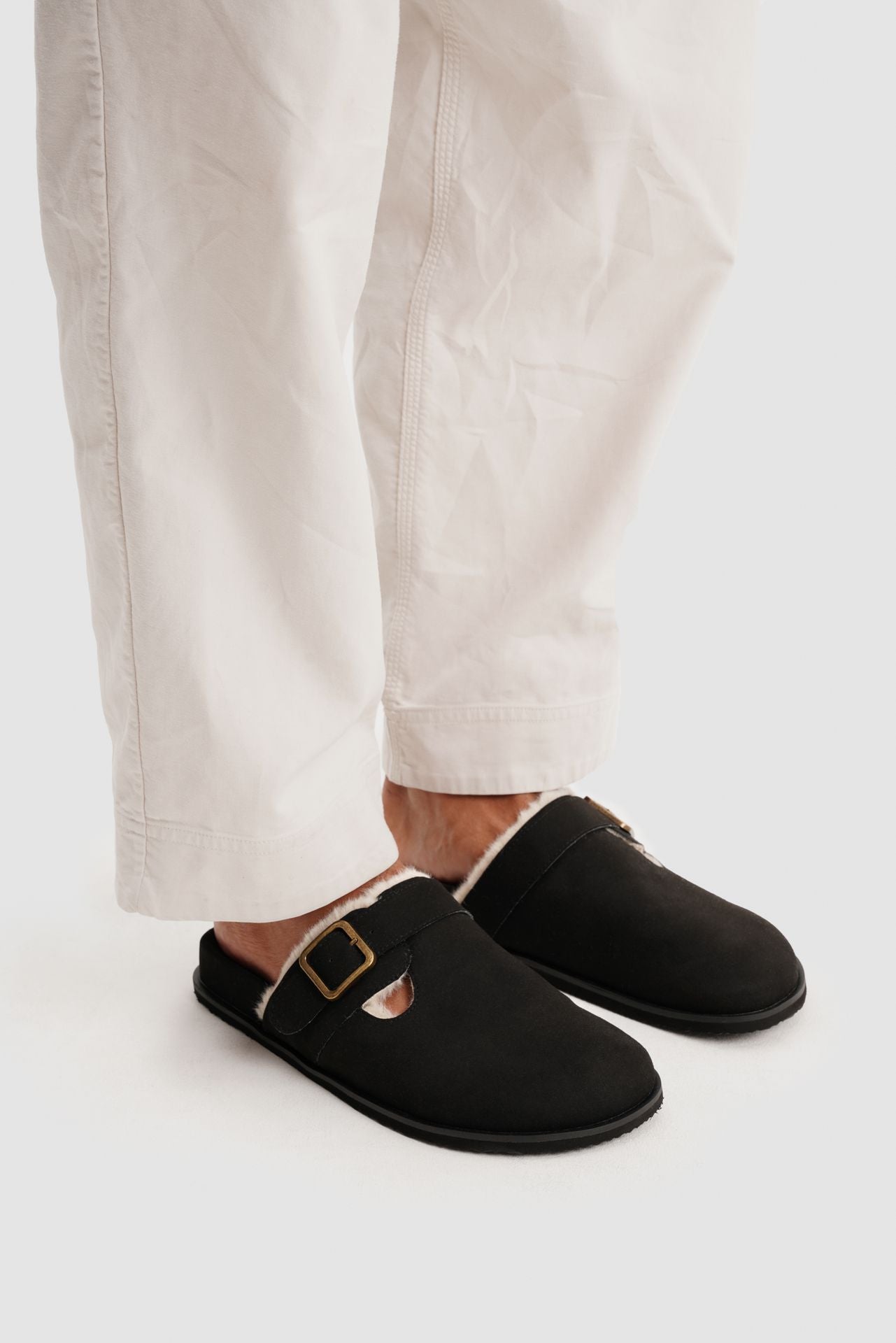 CLOG VEGAN SUEDE TRUFFLED BLACK