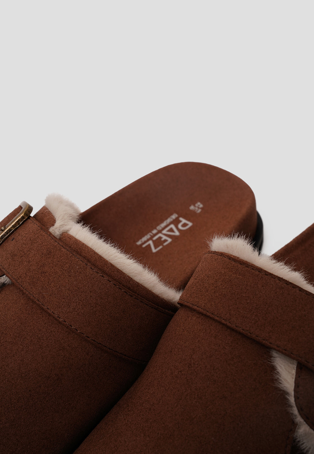 CLOG VEGAN SUEDE CAMEL