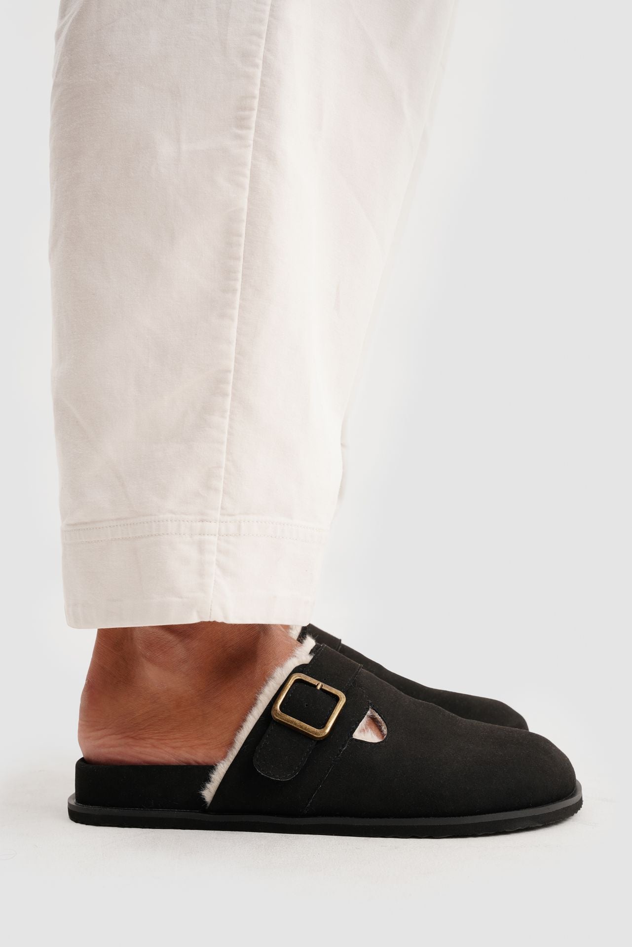 CLOG VEGAN SUEDE TRUFFLED BLACK